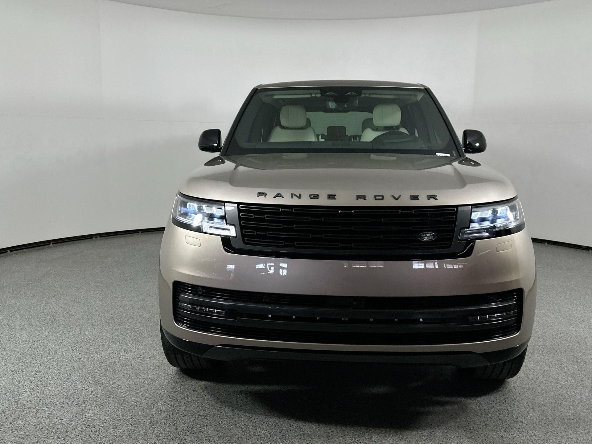 2025 Land Rover Range Rover SE photo 2