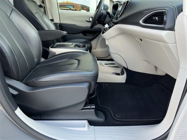 2022 Chrysler Pacifica Hybrid Touring L photo 46