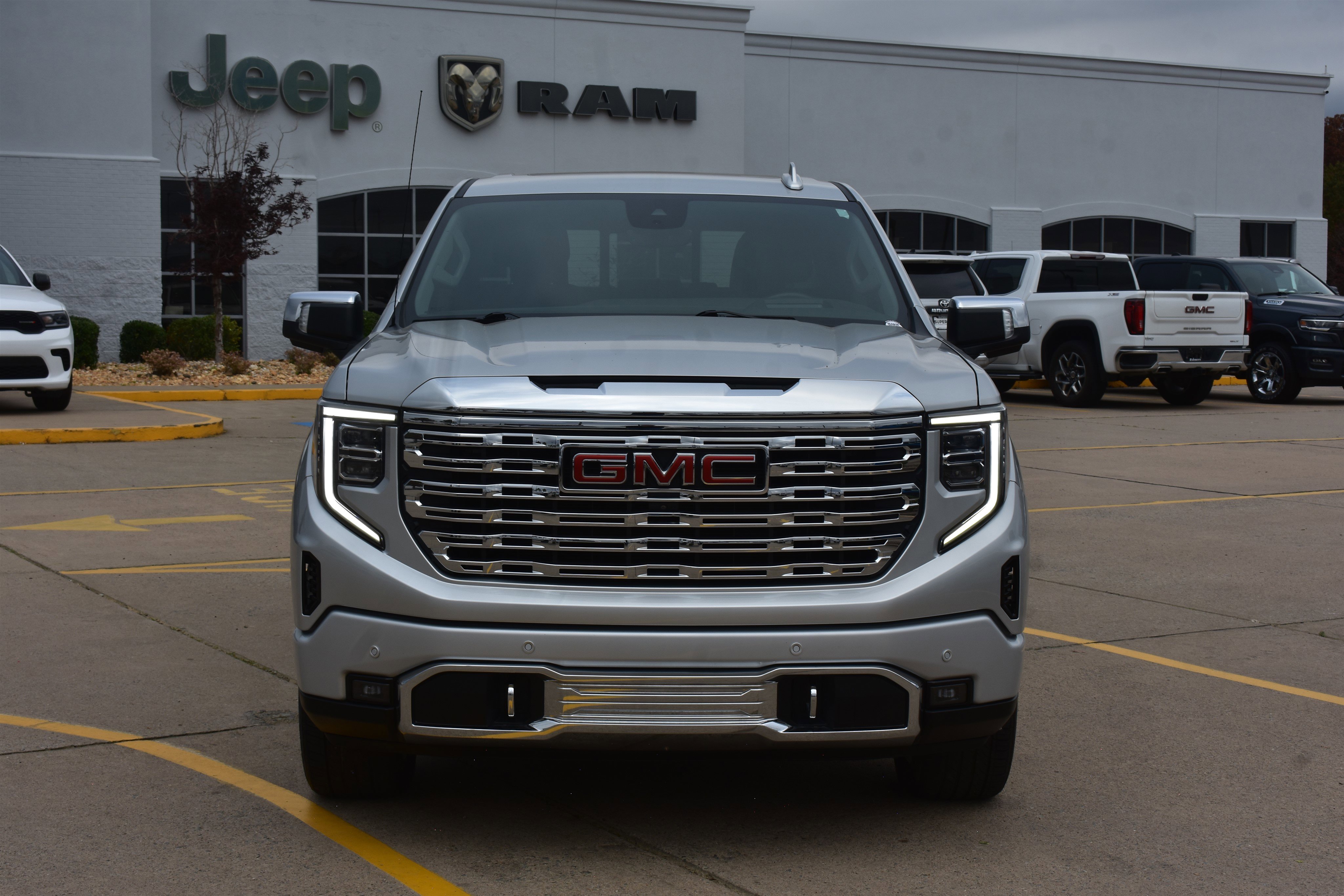 Used 2022 GMC Sierra 1500 Denali Denali with VIN 1GTUUGEL8NZ558022 for sale in Little Rock