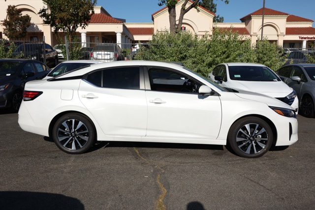 2025 Nissan Sentra SV photo 2