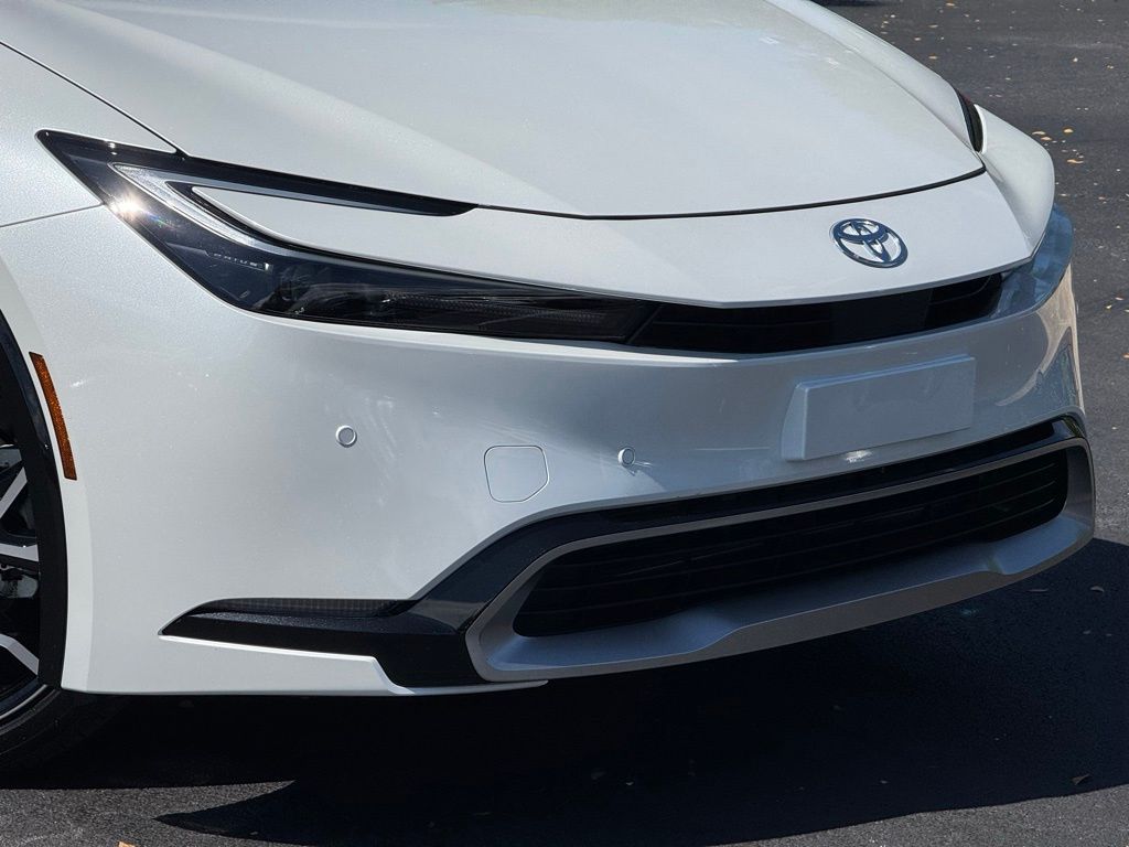 2026 Toyota Prius Plug-in Hybrid XSE photo 4