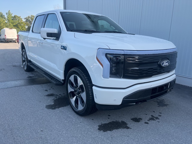 2025 Ford F-150 Lightning Platinum's photo