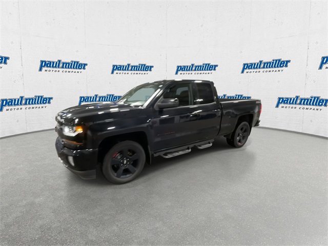 2017 Chevrolet Silverado 1500 LT photo 2