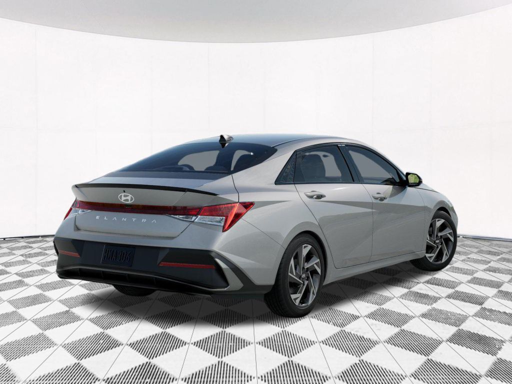 2025 Hyundai Elantra SEL Sport photo 3