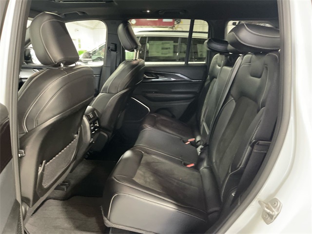 2022 Jeep Grand Cherokee Altitude photo 16