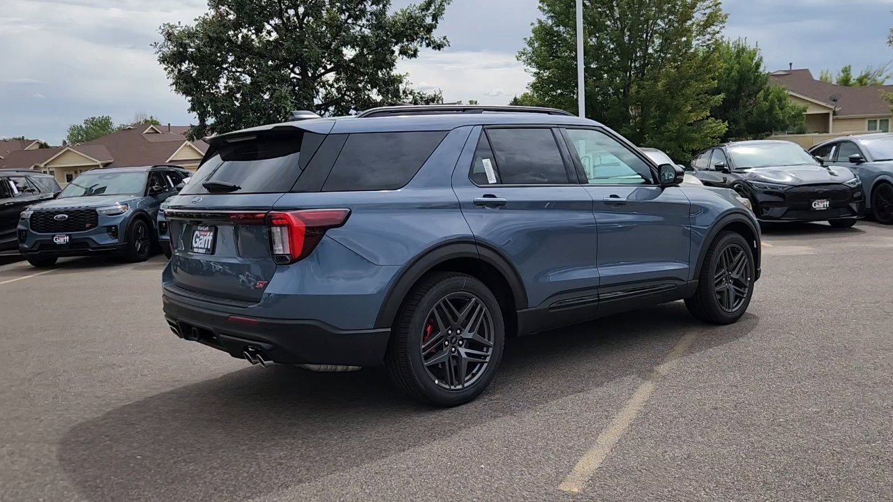 2025 Ford Explorer ST photo 6