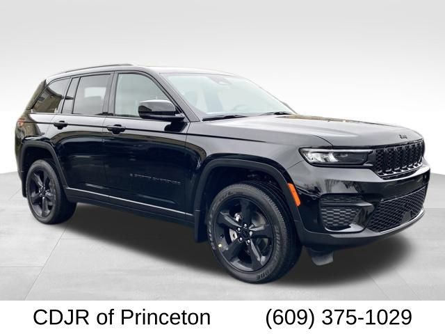 2025 Jeep Grand Cherokee Altitude's photo