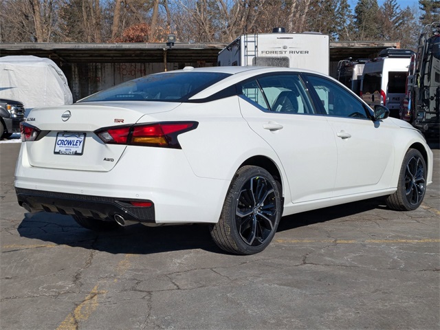 2025 Nissan Altima SR photo 3