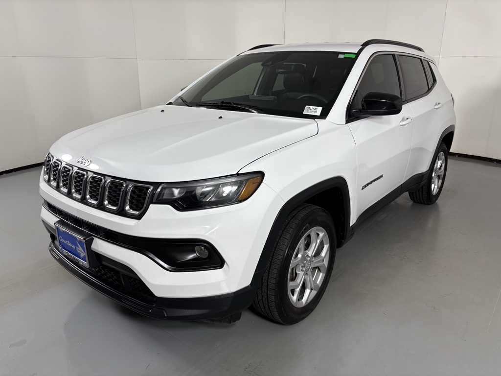 2024 Jeep Compass Latitude photo 2