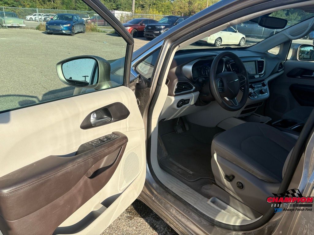 2018 Chrysler Pacifica Touring Plus photo 6
