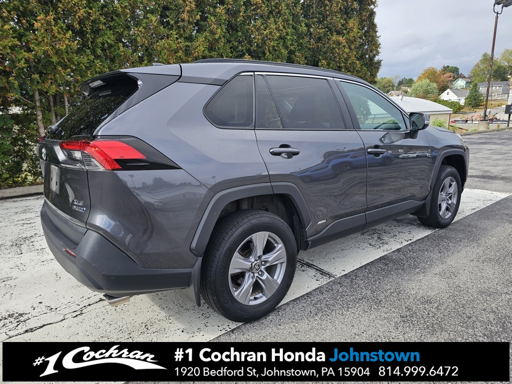 2022 Toyota RAV4 Hybrid XLE photo 6