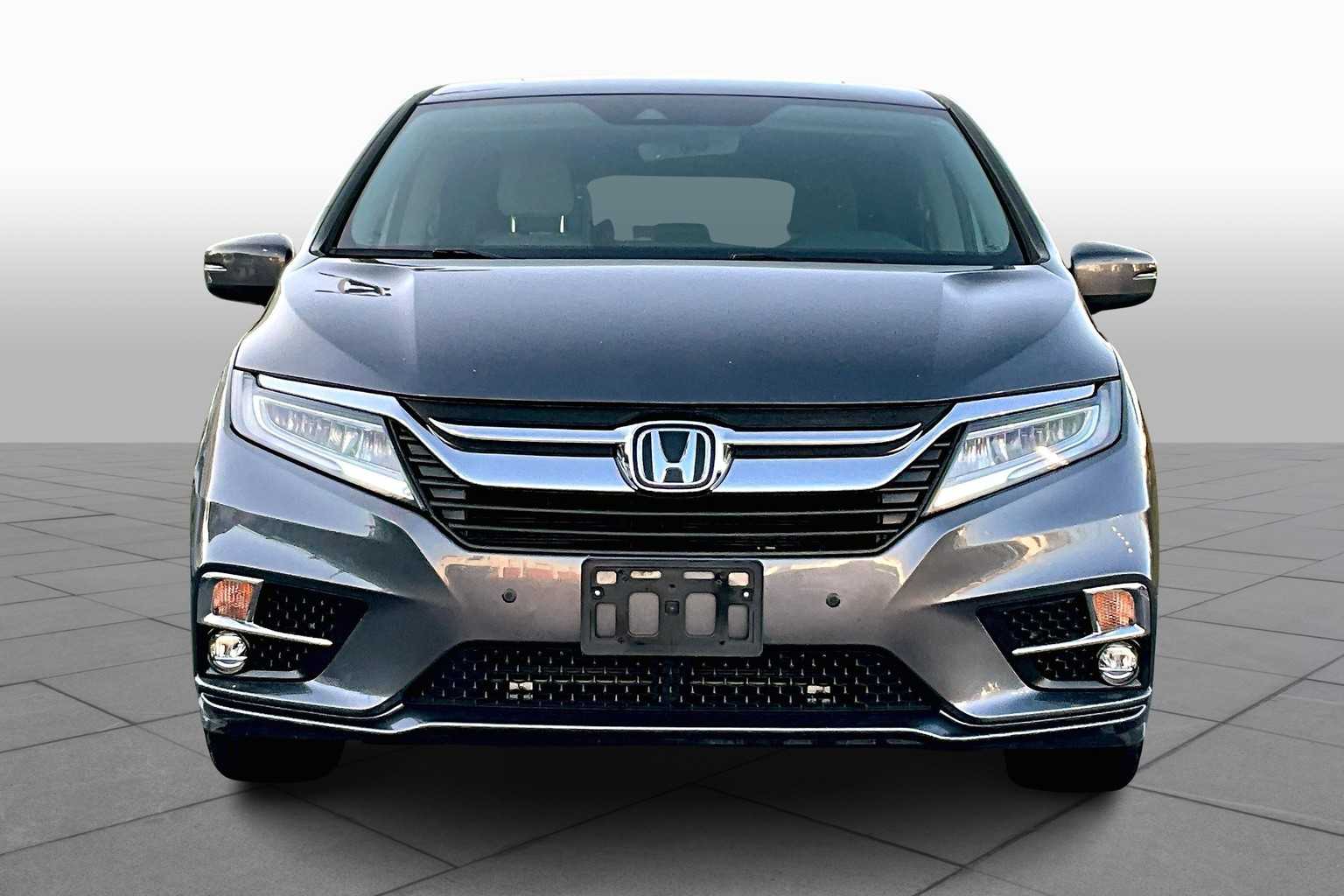 2019 Honda Odyssey Touring photo 3