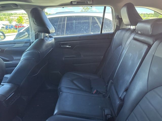 2021 Toyota Highlander XLE photo 6