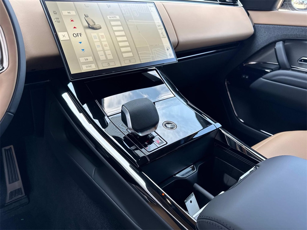 2025 Land Rover Range Rover Sport SE photo 23