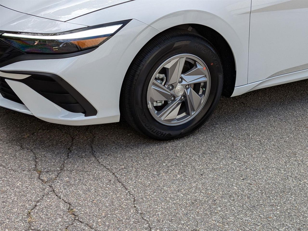 2025 Hyundai Elantra SE photo 8