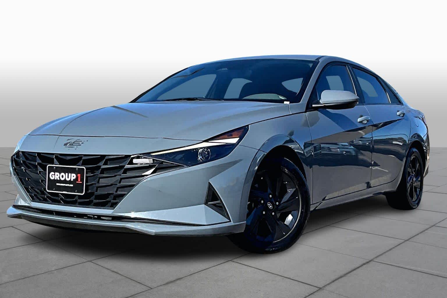 2022 Hyundai Elantra SEL's photo