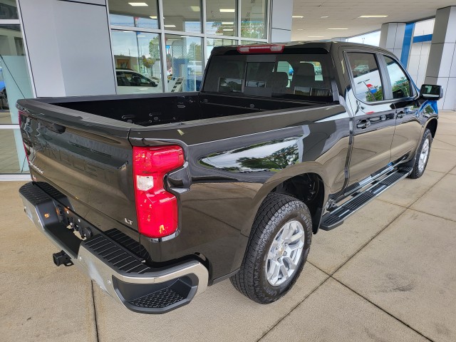2025 Chevrolet Silverado 1500 LT photo 4