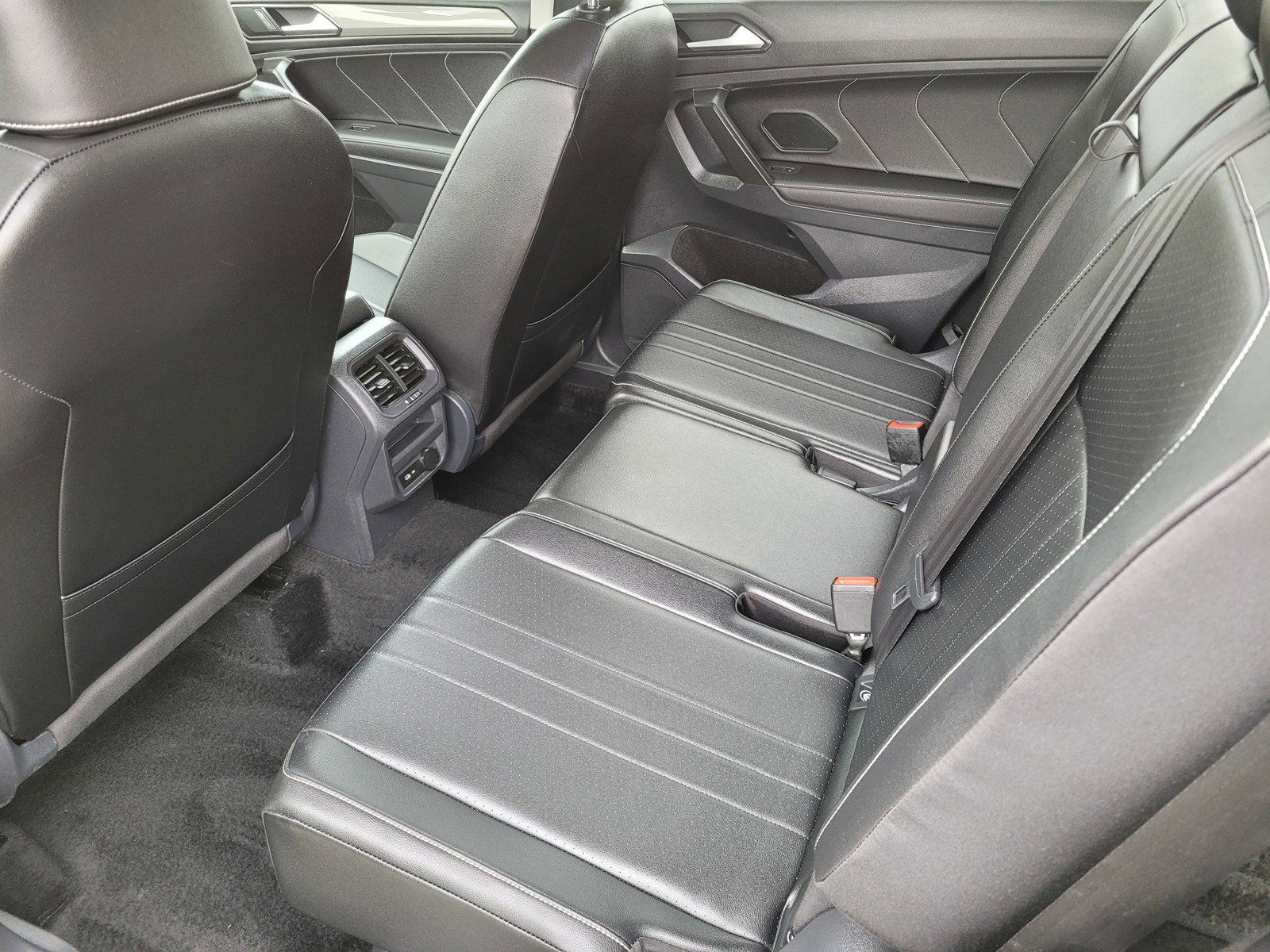 2022 Volkswagen Tiguan SE photo 10