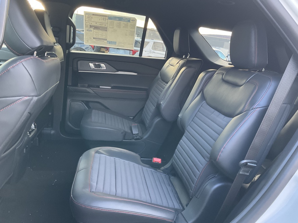 2026 Ford Explorer ST-Line photo 3