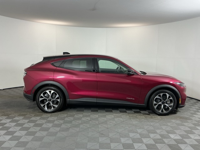 2025 Ford Mustang Mach-E Select photo 4