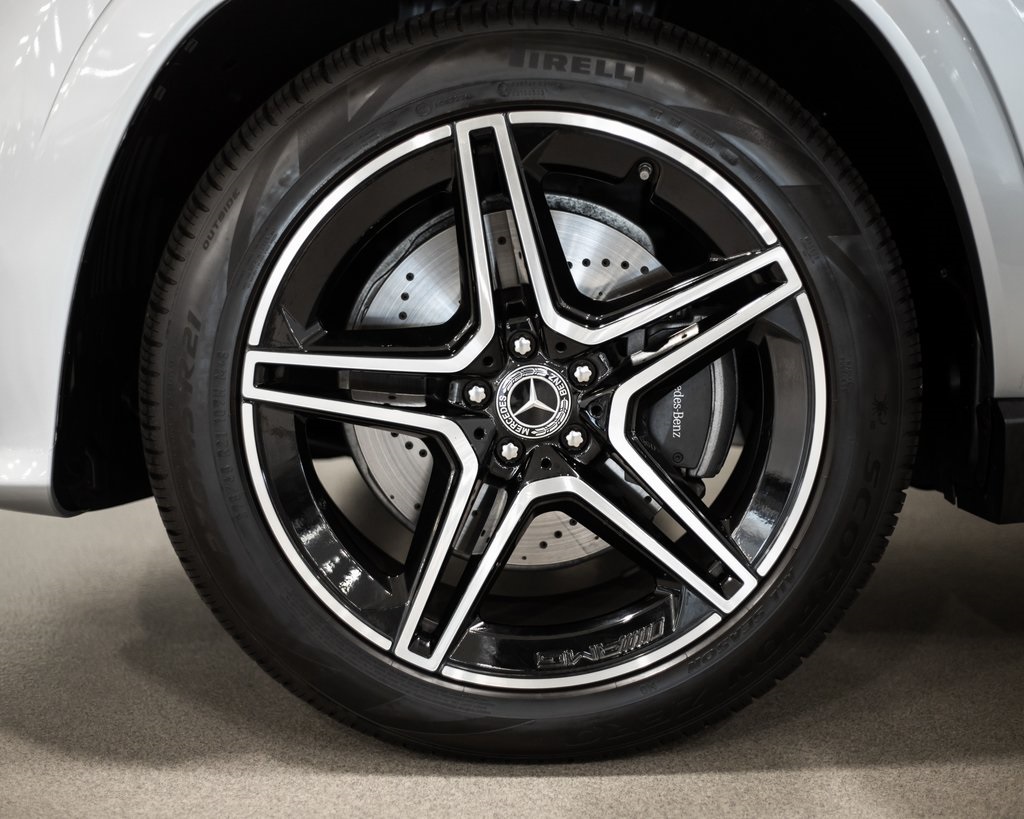 2025 Mercedes Benz GLS 450 4MATIC photo 4