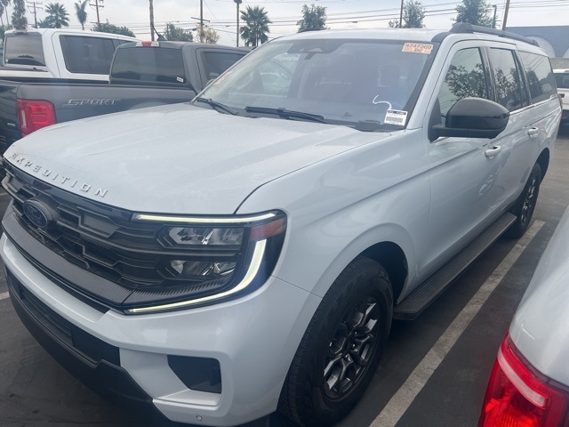 2025 Ford Expedition Active's photo