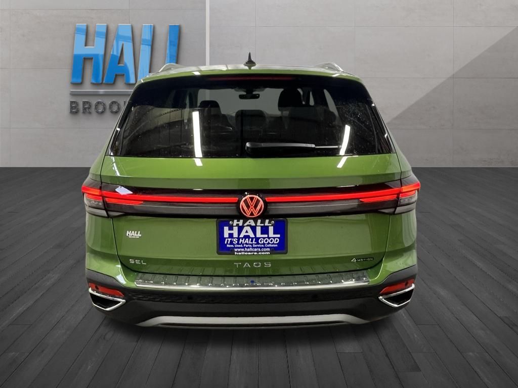 2025 Volkswagen Taos SEL photo 4