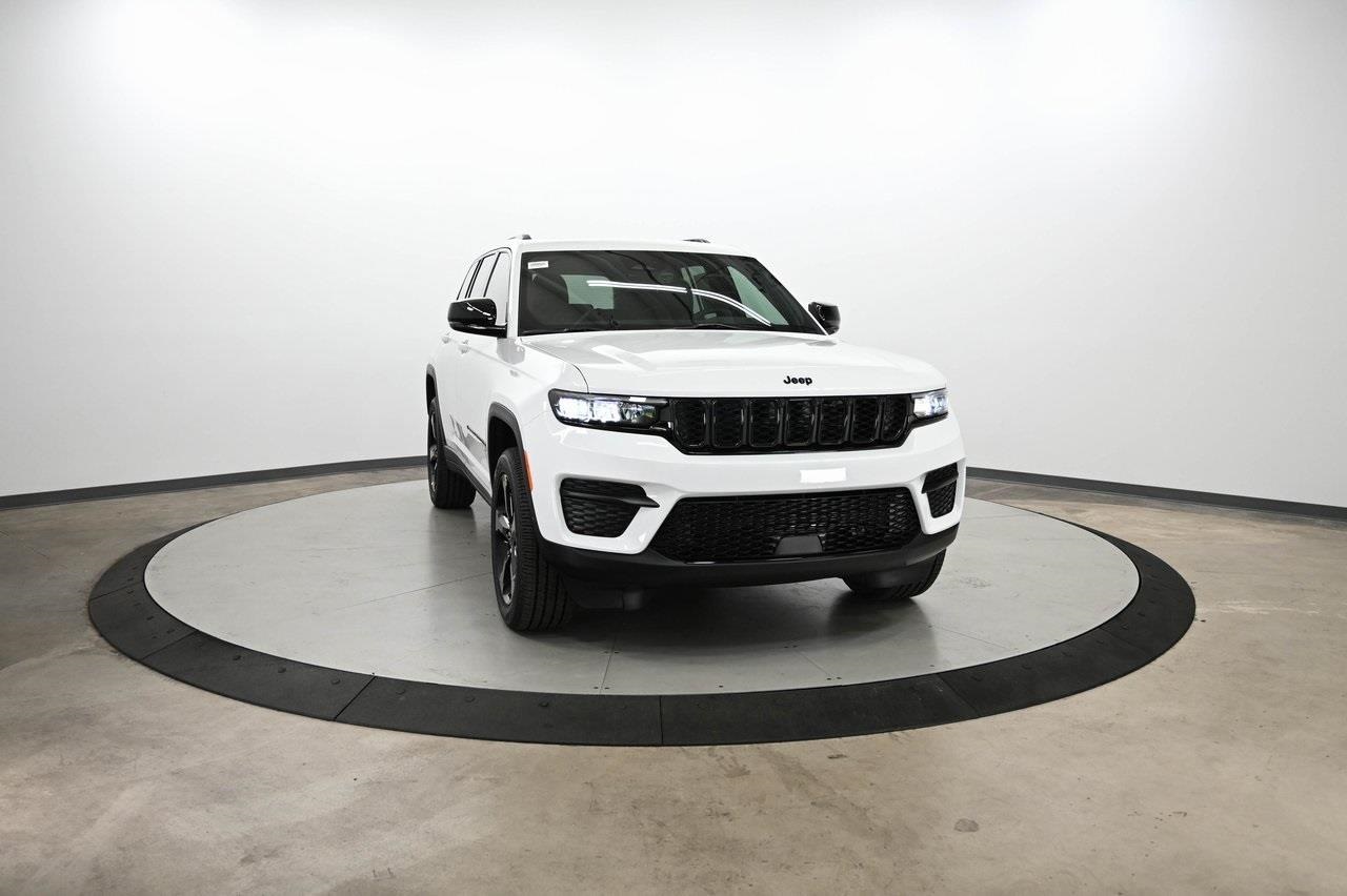 2025 Jeep Grand Cherokee Altitude X photo 2