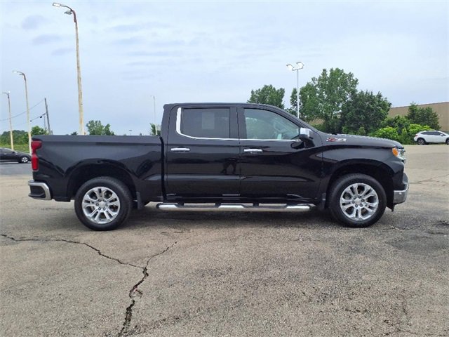 2023 Chevrolet Silverado 1500 LTZ photo 2