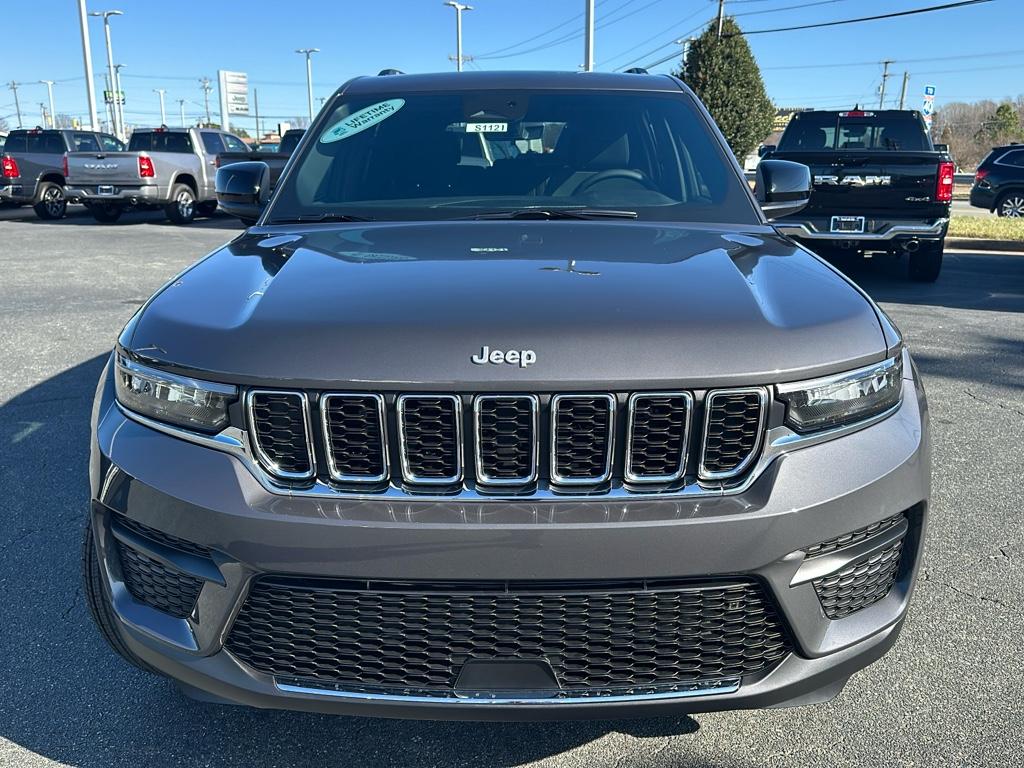 2025 Jeep Grand Cherokee Laredo photo 9