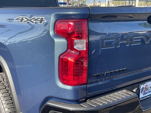 2025 Chevrolet Silverado 2500HD Custom photo 9