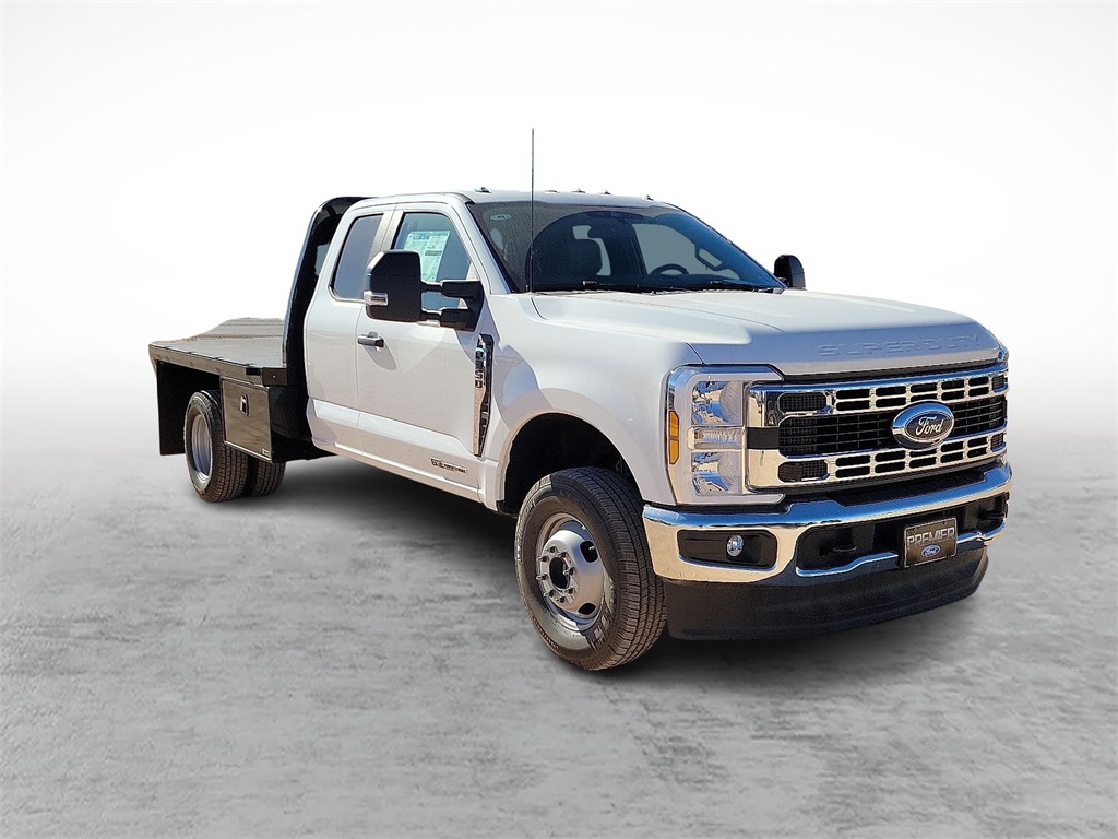 2025 Ford F-350 Super Duty Chassis Cab XL's photo