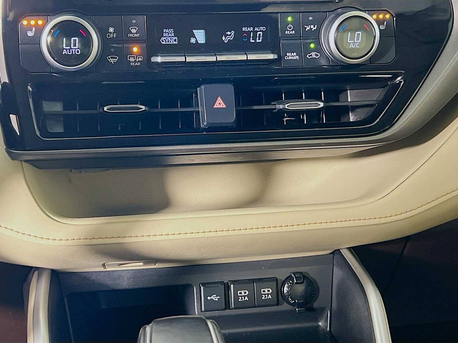 2021 Toyota Highlander XLE photo 8