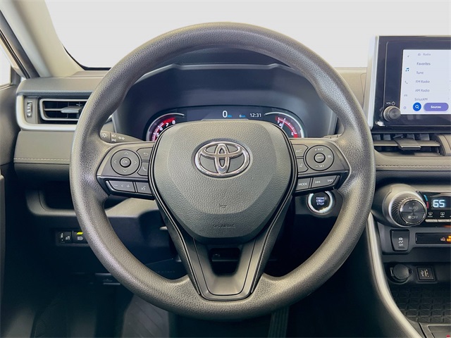 2024 Toyota RAV4 XLE photo 13