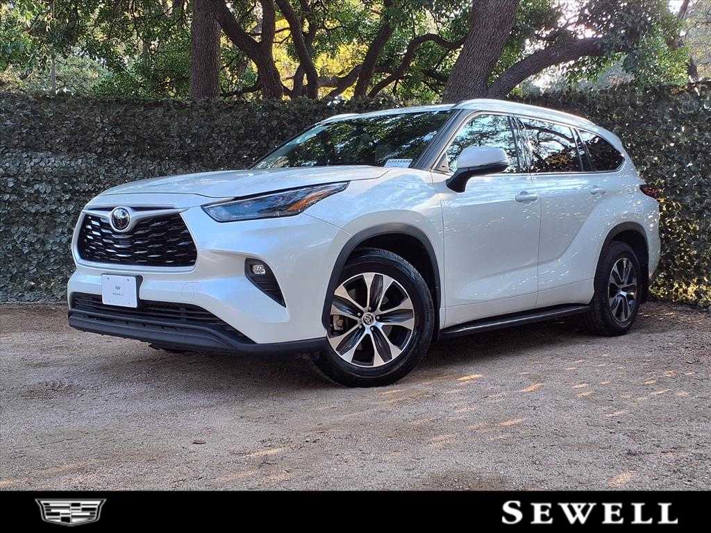 2021 Toyota Highlander XLE's photo