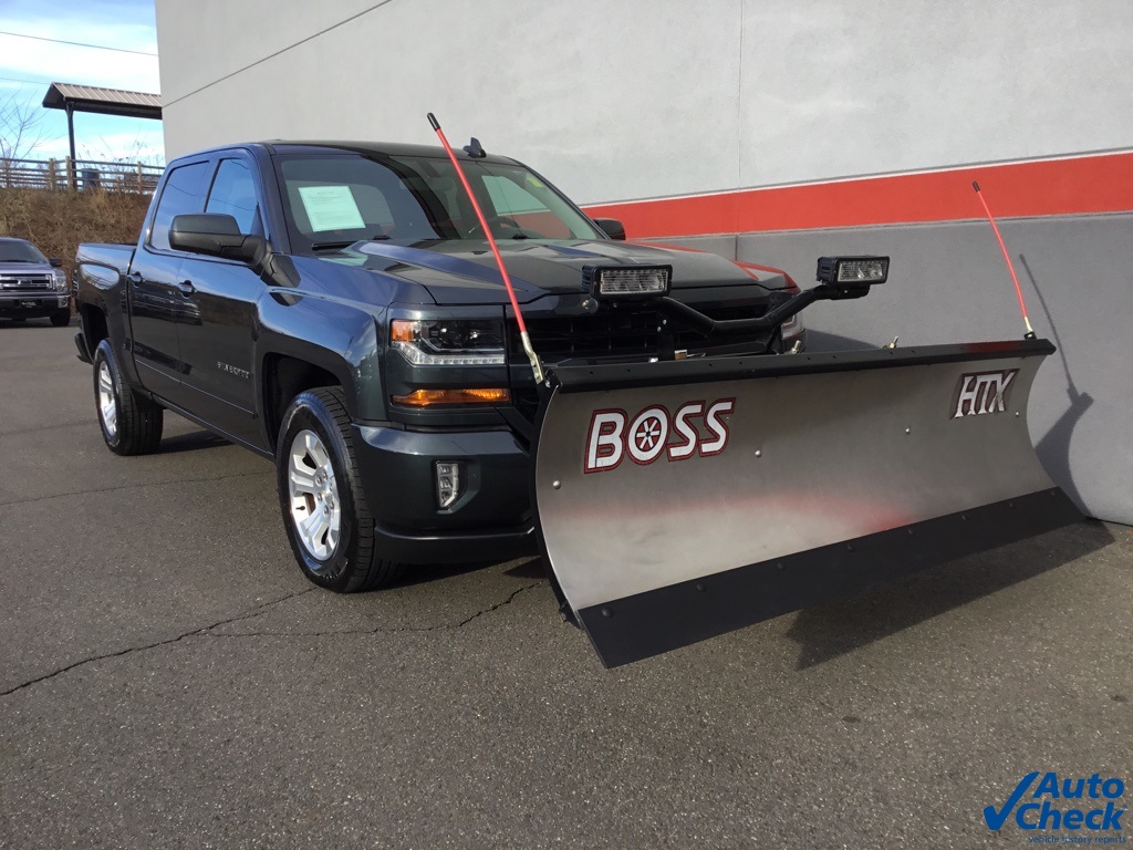 2017 Chevrolet Silverado 1500 LT photo 3