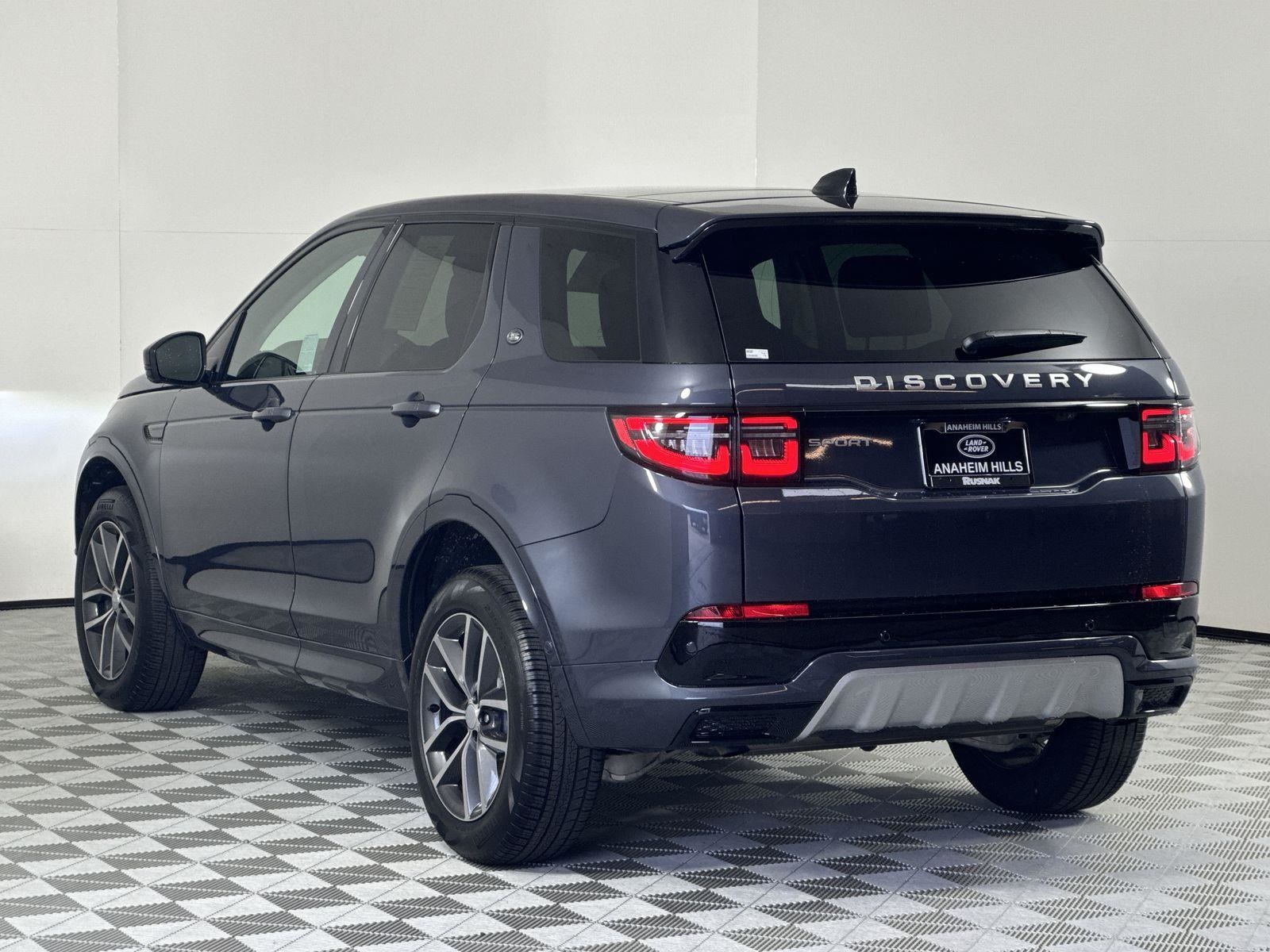 2025 Land Rover Discovery Sport S photo 3