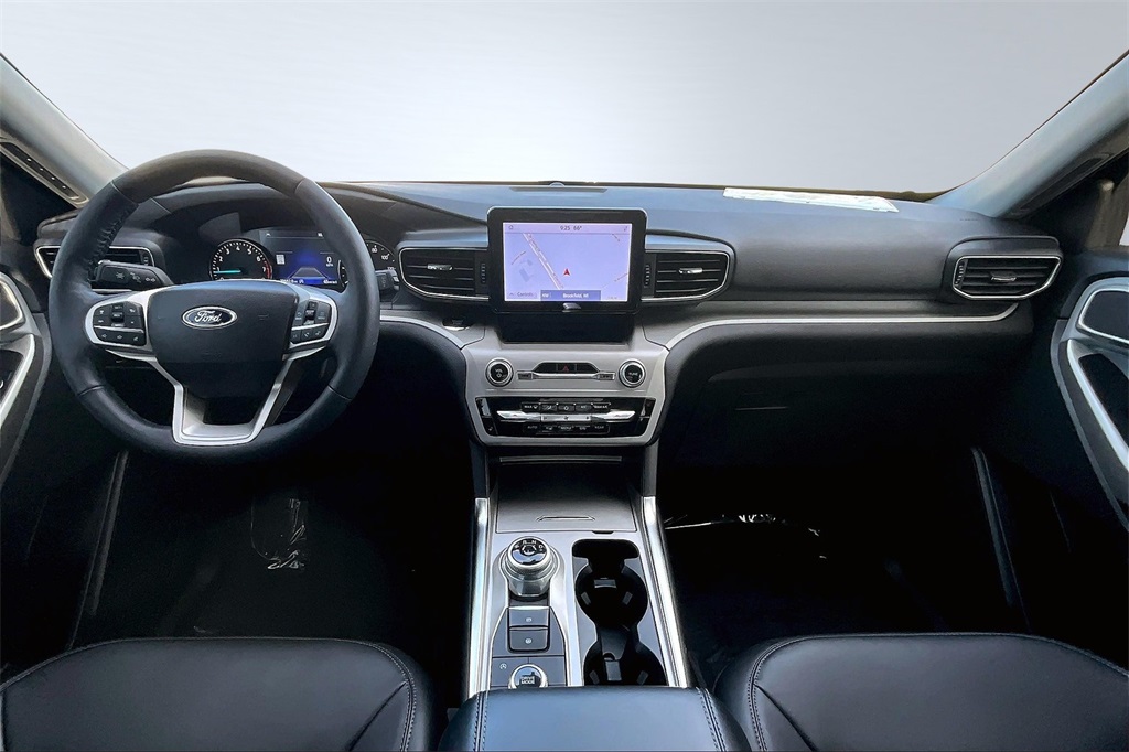 2023 Ford Explorer XLT photo 4