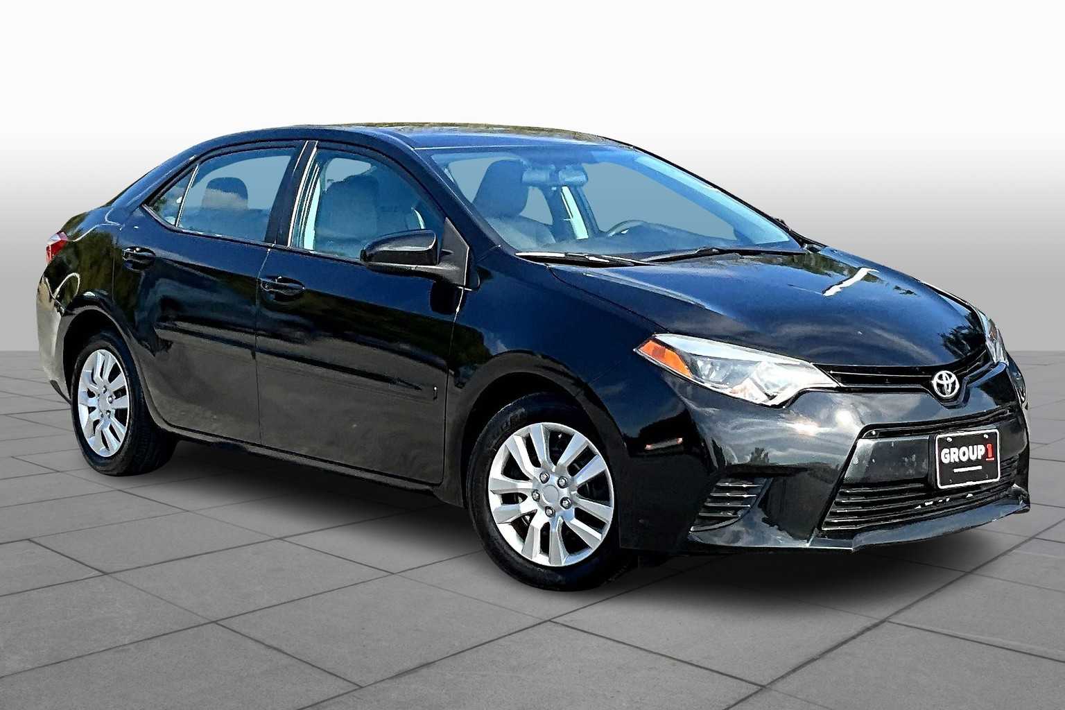 2014 Toyota Corolla LE photo 2