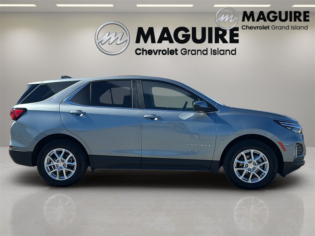 2024 Chevrolet Equinox LT photo 2