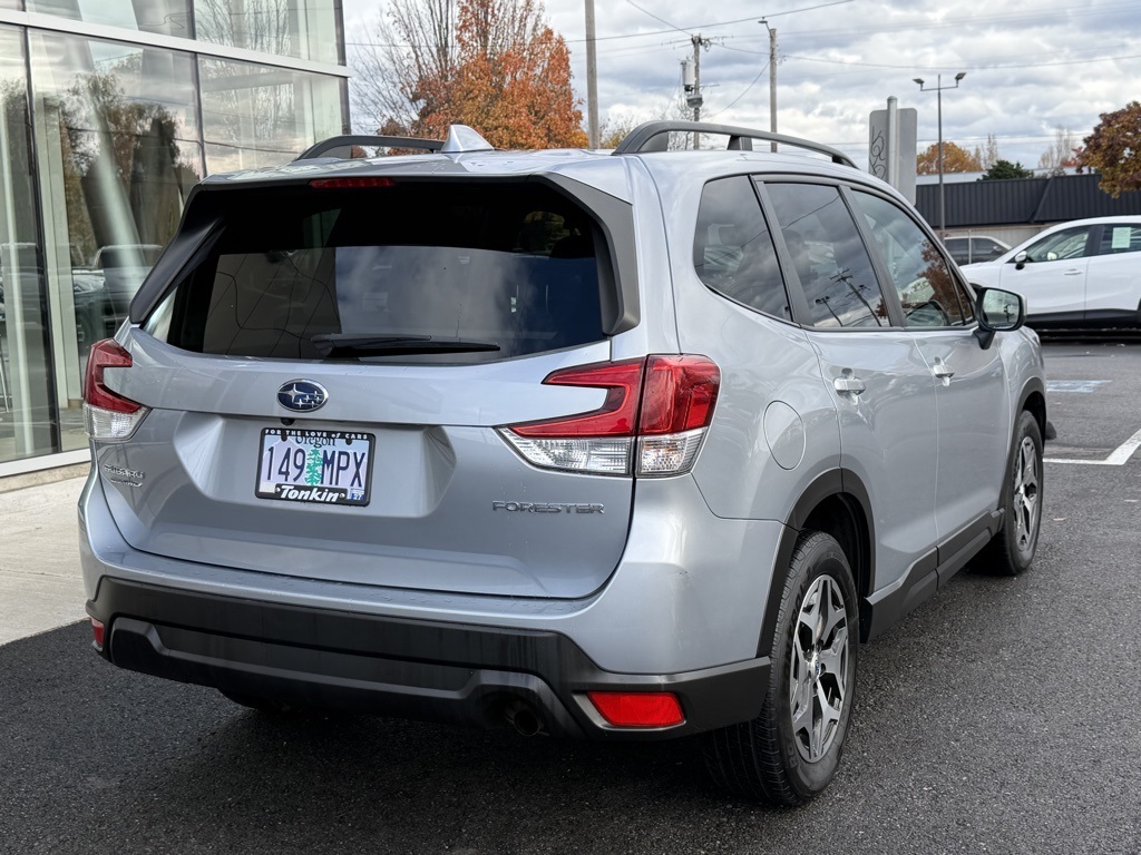 2021 Subaru Forester Premium photo 3
