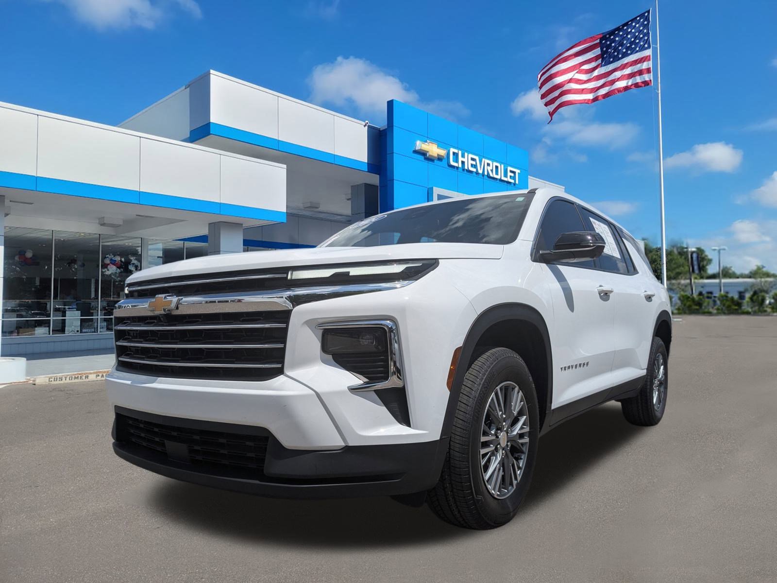 2024 Chevrolet Traverse photo 2