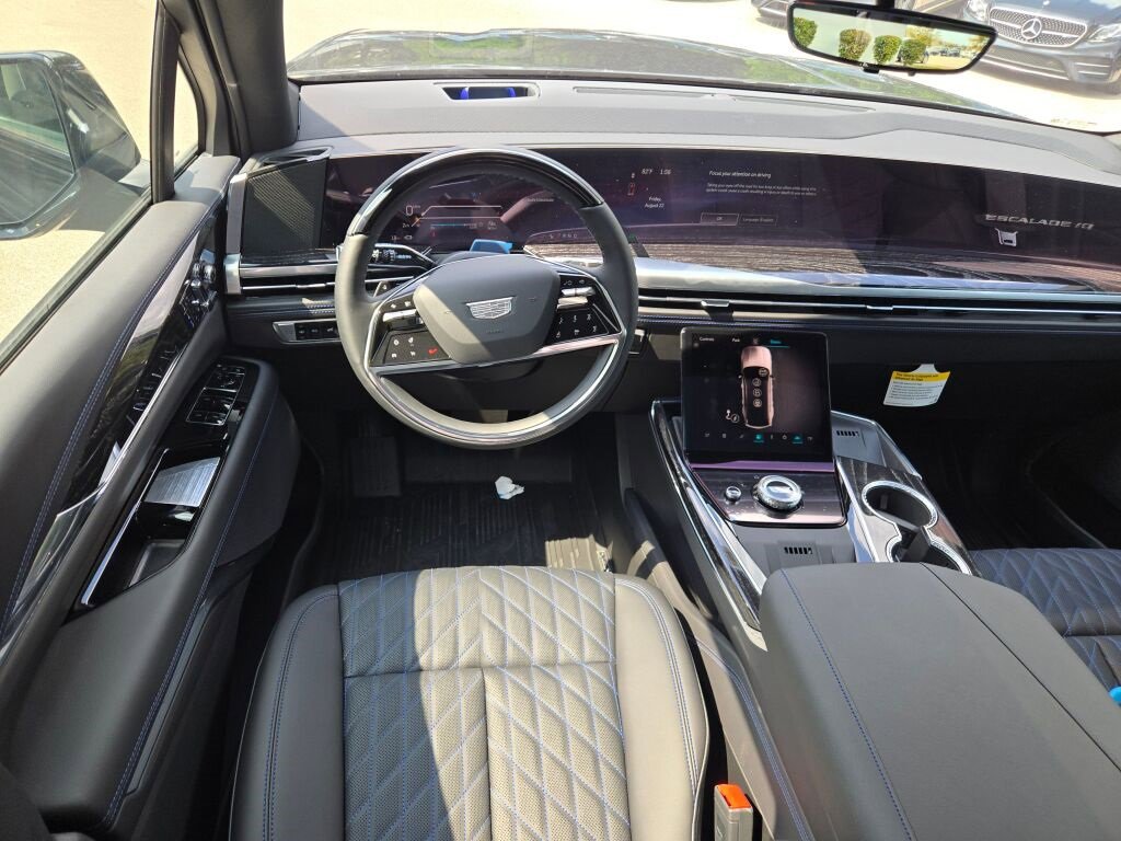 2026 Cadillac Escalade IQ Luxury photo 16