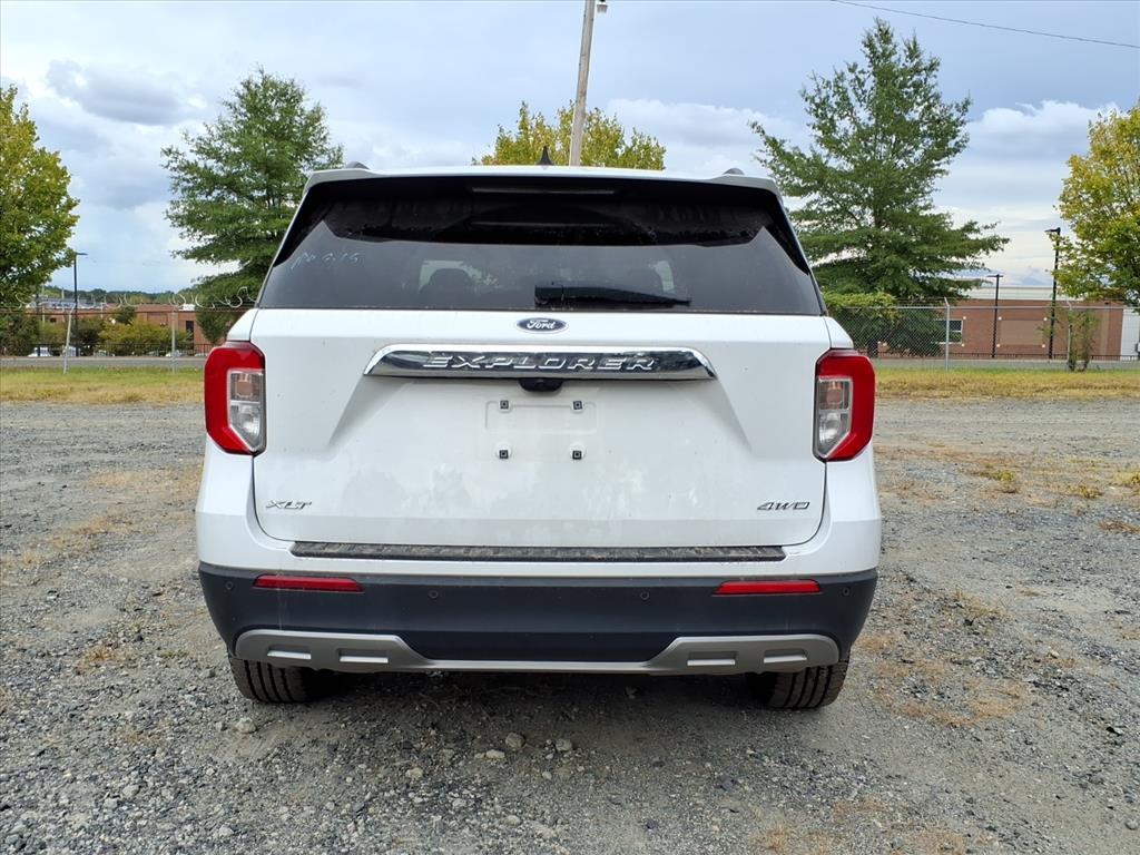 2024 Ford Explorer XLT photo 3