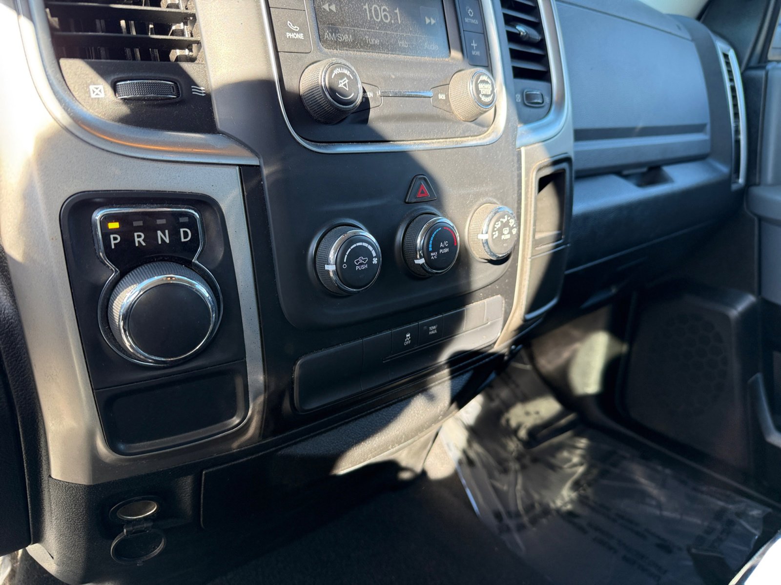 2019 Ram 1500 SLT photo 13