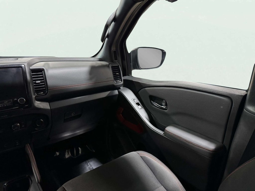 2022 Nissan Frontier Crew Cab photo 10