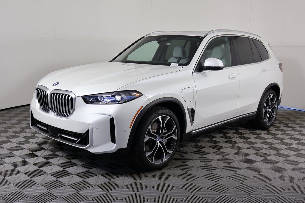 2025 BMW X5 50e's photo