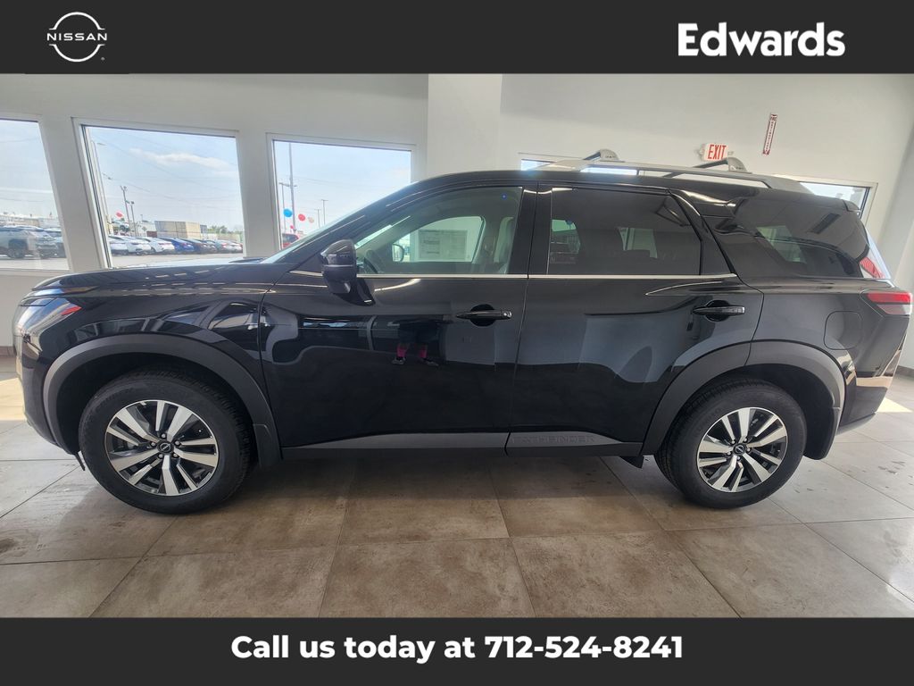 2025 Nissan Pathfinder SL photo 3