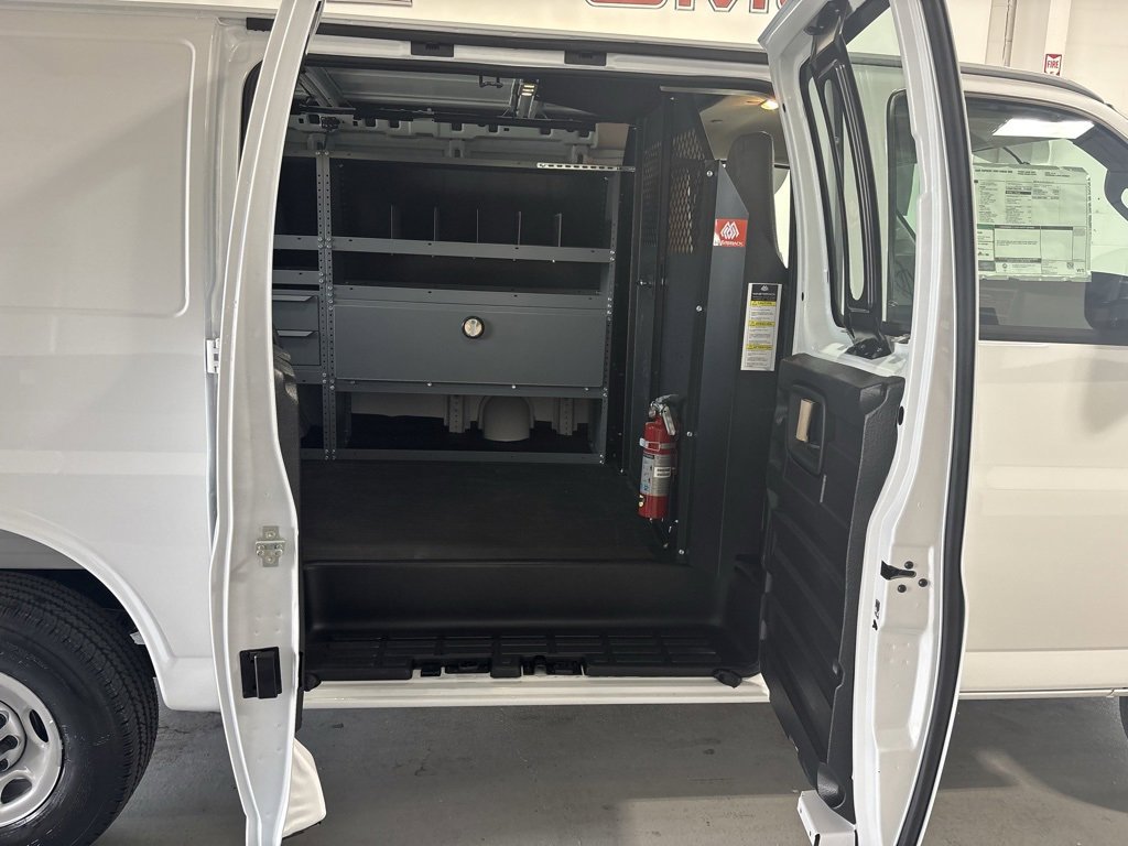 2025 Chevrolet Express Cargo 2500 photo 4