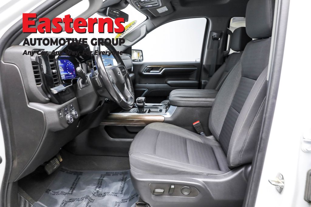 2023 Chevrolet Silverado 1500 RST photo 10